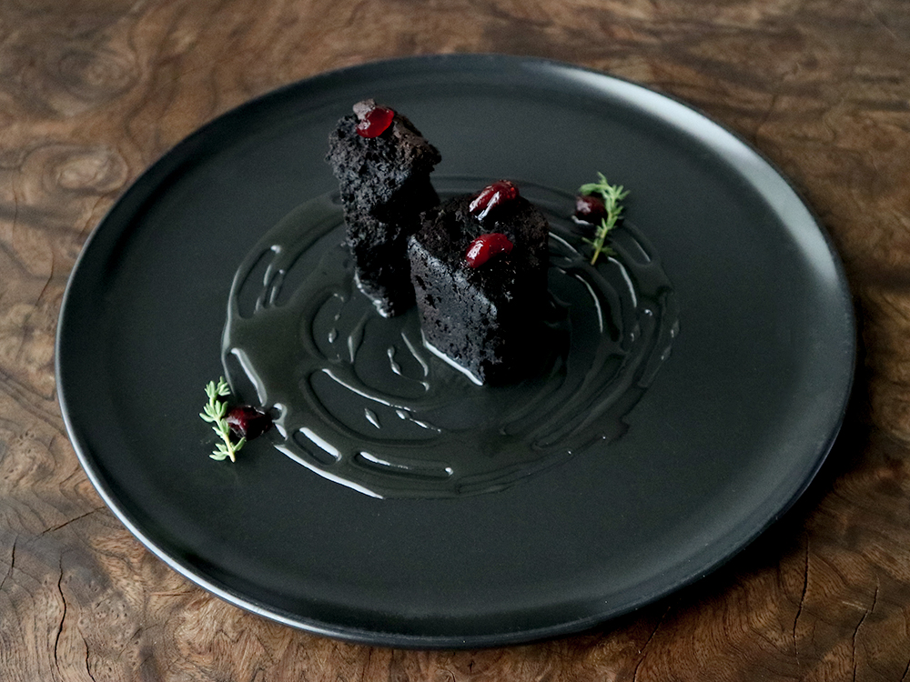 Black cocoa cake 750円